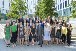 Die Preisträger der Otto-Hahn-Medaille: Gruppenbild mit dem Präsidenten der Max-Planck-Gesellschaft, Martin Stratmann