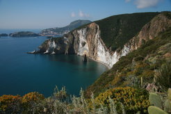 Our study site, the island of Ponza. Each spring, hundred thousands of songbirds stop here to recover from a 400-500 km non-stop flight over the Mediterranean Sea.